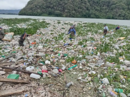 Lluvias arrastran 200 camionadas de basura al Lago de Amatitlán en solo dos días