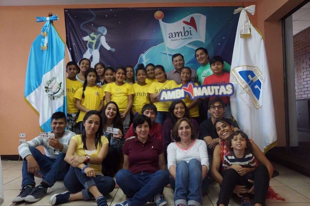 Organización apoya niños Guatemala
